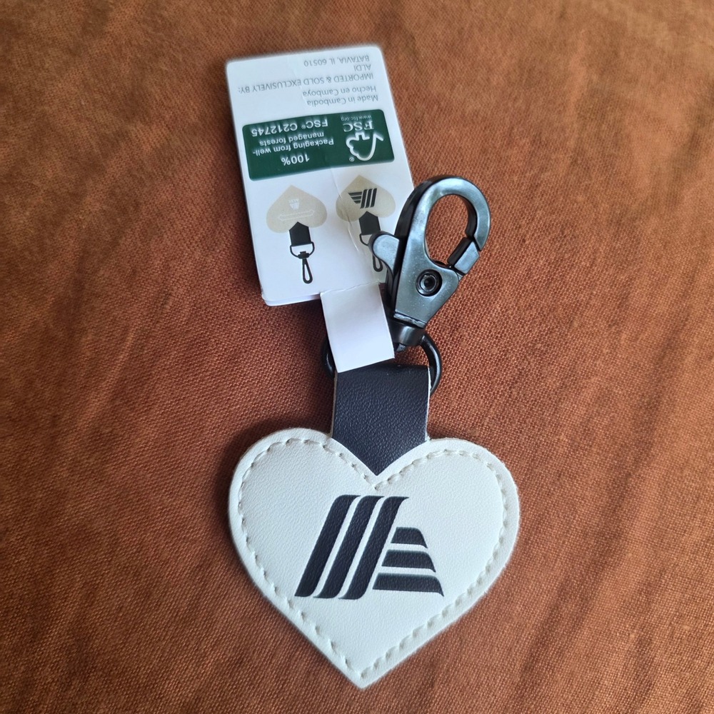 Aldi Keychain Quarter Holder White NEW Heart Faux Leather Logo Collectible‎